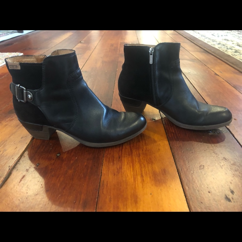 Pikolinos Rotterdam black bootie 8.5